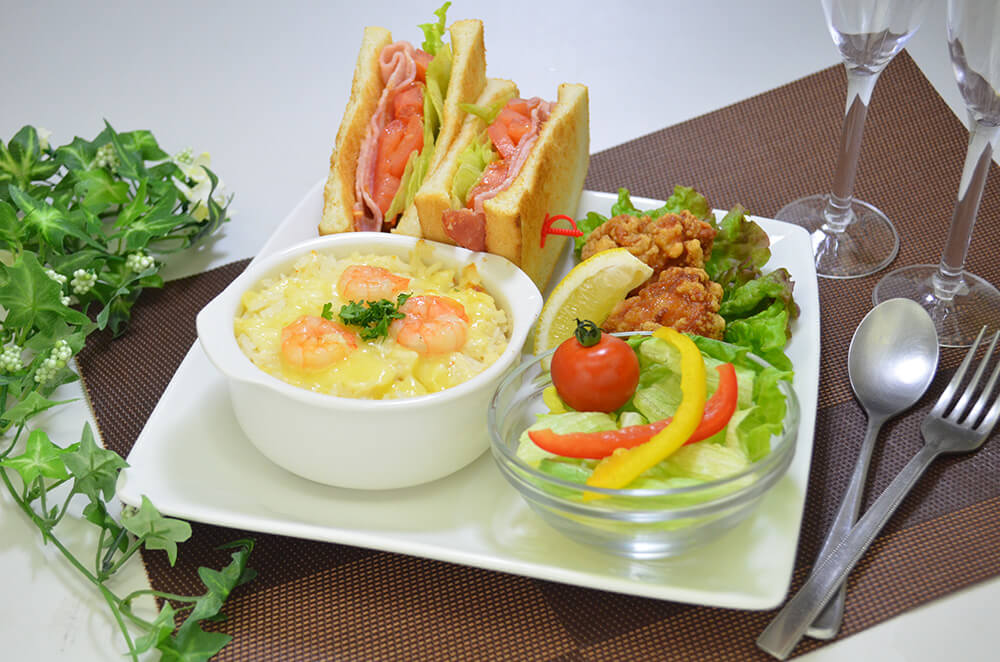 レストラン並みのお料理メニュー(写真を拡大・新しいタブで開く)